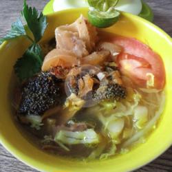 Soto Campur Kaki Sapi Babat