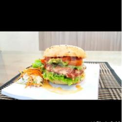 Chi Chi Burger (f)