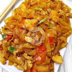 Kwetiaw Goreng Atiampela Sosis