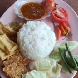 Nasi Penyetan Tahu Tempe  Krupuk   Es Teh