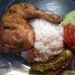 Ayam Goreng Lalapan  Nasi Plecing Kangkung