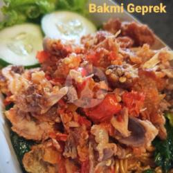 Bakmi Goreng Ayam Geprek