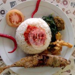 Nasi Ikan Kembung Balado