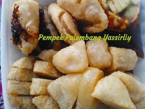 Pempek Pelmbang Yassirliy, Padang