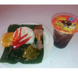 Paket Komplit (nasi , Ayam , Sayur, Sambal, Kuah, Es Teh)