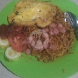 Mie Goreng Tumis Sosis Tlor Dadar Teh Manis Pnas/dingin Es