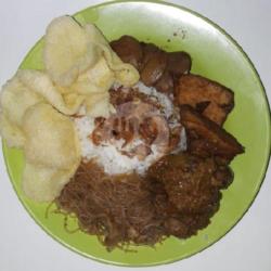 Nasi Uduk Komplit Ati Ampela Bumbu Rendang