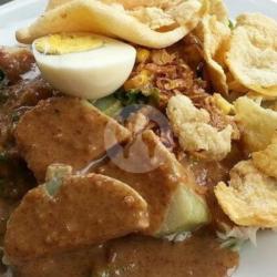 Gado Gado Lontong Telur