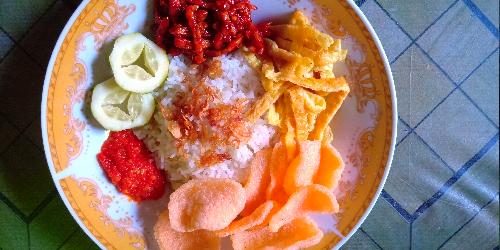 Nasi Uduk dan Lontong Sayur Ibu Emah (Kaliraman), Pulau Seram