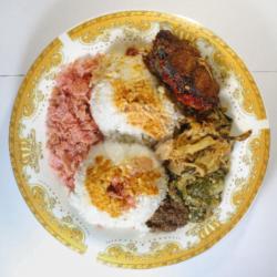 Nasi Ikan Baung Goreng