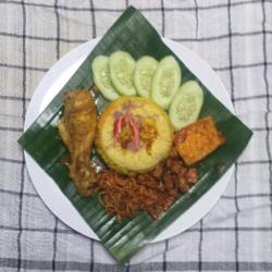 Nasi Kuning Ayam Goreng