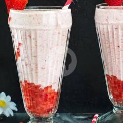 Strawberry White Rum Lassi