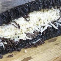 Martabak Manis Black Sweet Keju Double Kombinasi ( Kacang Coklat Kismis Pisang Keju Double )