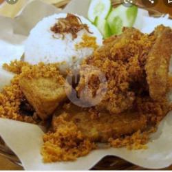 Nasi Pecel Ayam Kremes Tahu Tempe Kremes