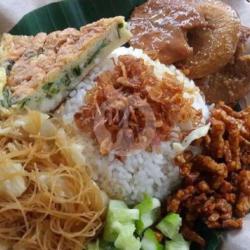 Nasi Uduk Telor Dadar