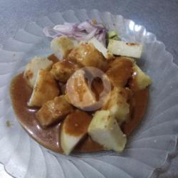 Lontong Bumbu Kacang