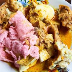 Katupek Gulai Cubadak   Telor