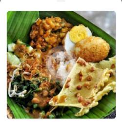 Nasi Pecel Telur Bali Komplit