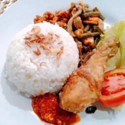 Nasi   Ayam    Tumis Sayur Free Sambal