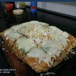 Spesialis 2 Telor Ayam Negri Kornet Sapi   Keju Mozzarella