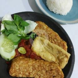 Nasi Penyetan Tempe   Tahu   Susu Coklat