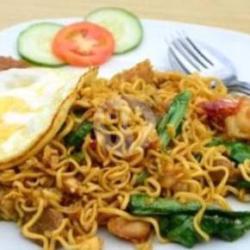 Mie Goreng Kumplit