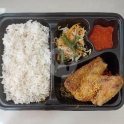 Nasi   Ayam Goreng   Urap (mika Bento)