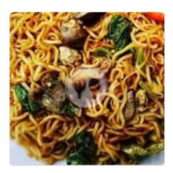 Mie Goreng Ati Ampela (telor ,ati Ampela, Bakso)
