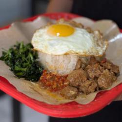 Nasi Cancang Daging   Telur Mata Sapi