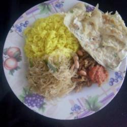 Nasi Kuning   Mendoan