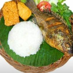 Nasi Ikan Jaer Goreng Tahu Tempe Lalapan Smbal