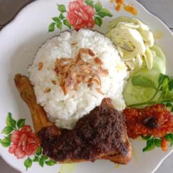 Ayam Goreng  Paha  Nasi Bumbu Hitam