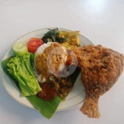 Nasi Ikan Mujaer Goreng