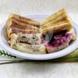 Roti Bakar Blueberry   Kacang