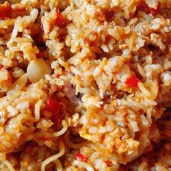 Nasi Goreng Plus Indomie Goreng