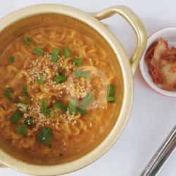 Creamy Cheese Ramyeon