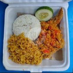 2 Nasi Putih 2 Ayam Geprek Hemat 2 Bakmie Jawa Goreng Bonus 1 Es Teh Manis / Hangat