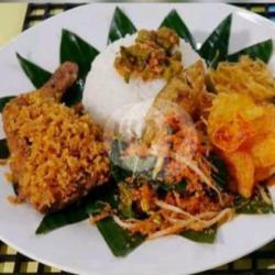 Promo Bertiga Mantul : 3 Ayam Penyet   3 Nasi Urap   3 Syrup Kurnia  Dingin