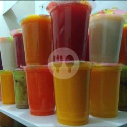 Jus Kombinasi Pisang   Strawberry