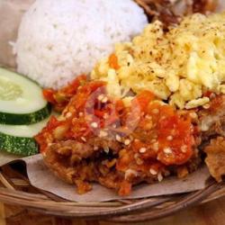 Ayam Geprek Telor Sambal Bawang