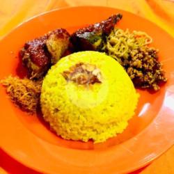 Nasi Kuning Ikan (cakalang)   Ayam