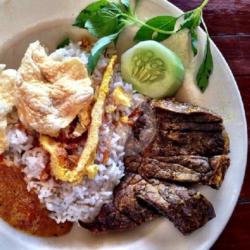 Nasi Uduk   Paru Goreng   Tahu Tempe