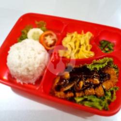 Nasi Bento Ayam Lada Hitam