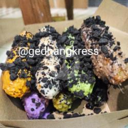 Gedhang Kresa All Variant Rasa Isi 7 Buah Pisang (coklat, Tiramisu, Greentea, Avocado, Cappucino, Taro, Thaitea) Dengan Taburan Topping Oreo