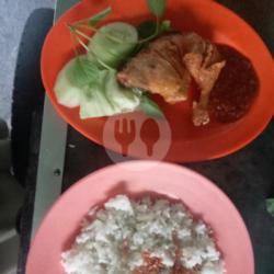 Lalapan Ayam Goreng   Nasi Uduk