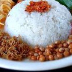 Nasi Uduk Telur Dadar