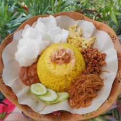 Nasi Kuning   Ayam Serundeng