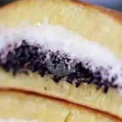 Martabak Ketan Hitam   Pisang