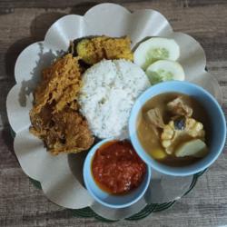 Ayam Penyet Sayur Asam Pake Nasi