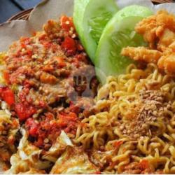 Mie Goreng Kulit Ayam Krispy Sambel Geprek Free Es Teh